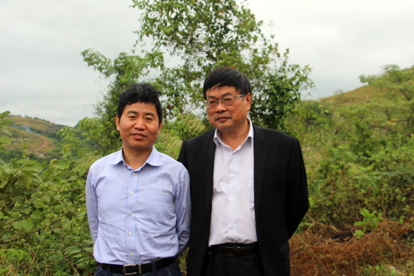 左：周金星教授，右：王勇坚教授